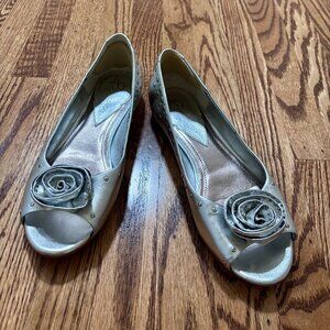 B. Makowsky silver leather flats, size 9 women's